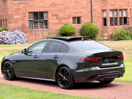 Jaguar XE R-DYNAMIC HSE BLACK 30