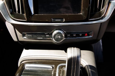 Volvo S90 RECHARGE T8 R-DESIGN AWD 37