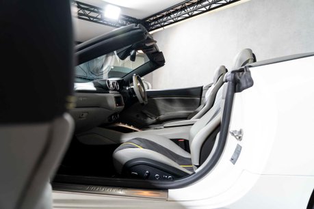 Ferrari California T. MAGNERIDE SUSPENSION. BESPOKE INTERIOR. TWO-TONE BODYWORK. CARPLAY. 20