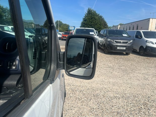 Vauxhall Vivaro LWB High Roof L2H2 120 Bi Turbo Air Con 1 Owner 17