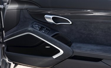 Porsche 911 Carrera GTS (991.2) 21
