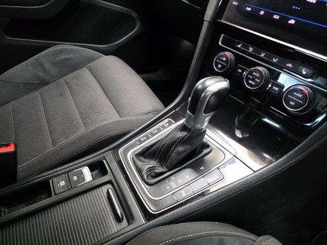 Volkswagen Golf 2.0 TSI R Hatchback 5dr Petrol DSG 4Motion Euro 6 (s/s) (310 ps) 6