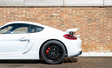 Porsche Cayman GT4 22