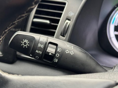 Kia Niro 1.6h GDi 2 DCT Euro 6 (s/s) 5dr 36