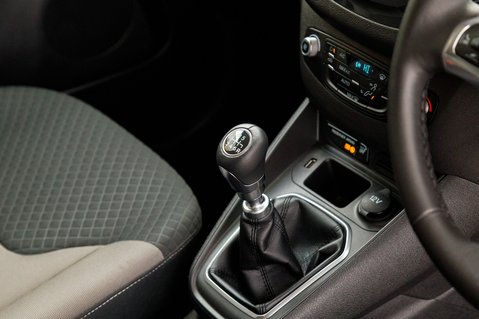 Ford Tourneo Courier TITANIUM 27