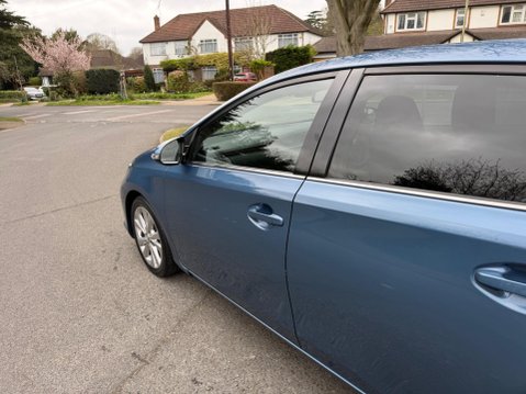 Toyota Auris 1.2 VVT-i Excel CVT Euro 6 (s/s) 5dr (Safety Sense) 54