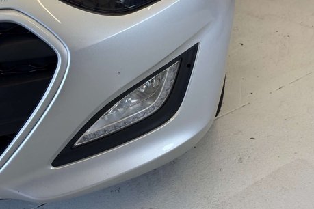 Hyundai i30 1.4 Blue Drive SE Nav Hatchback 5dr Petrol Manual Euro 6 (s/s) (100 ps) 15