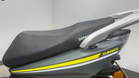 Sinnis Twist 2022 1K 50CC SCOOTER LEARNER BIKE NEW MOT SERVICED 39
