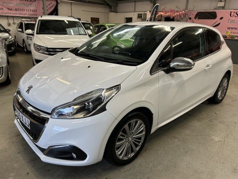 Peugeot 208 ALLURE 8