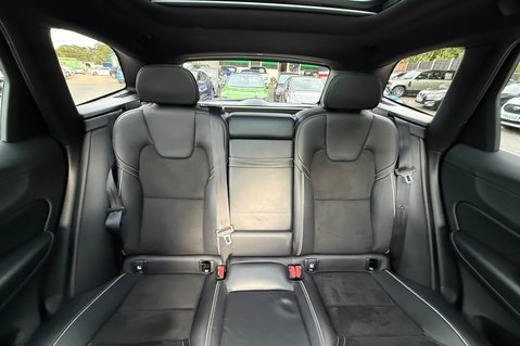 Volvo XC60 T5 R-DESIGN PRO AWD -ONE OWNER - 7 VOLVO SERVICES 15