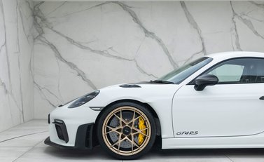 Porsche Cayman GT4 RS (718) 43