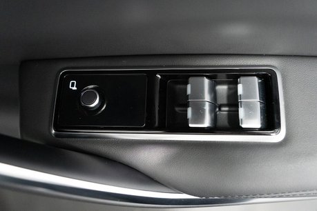 Jaguar F-Pace 5.0 P550 V8 SVR SUV 5dr Petrol Quickshift AWD Euro 6 (s/s) (550 ps) 17
