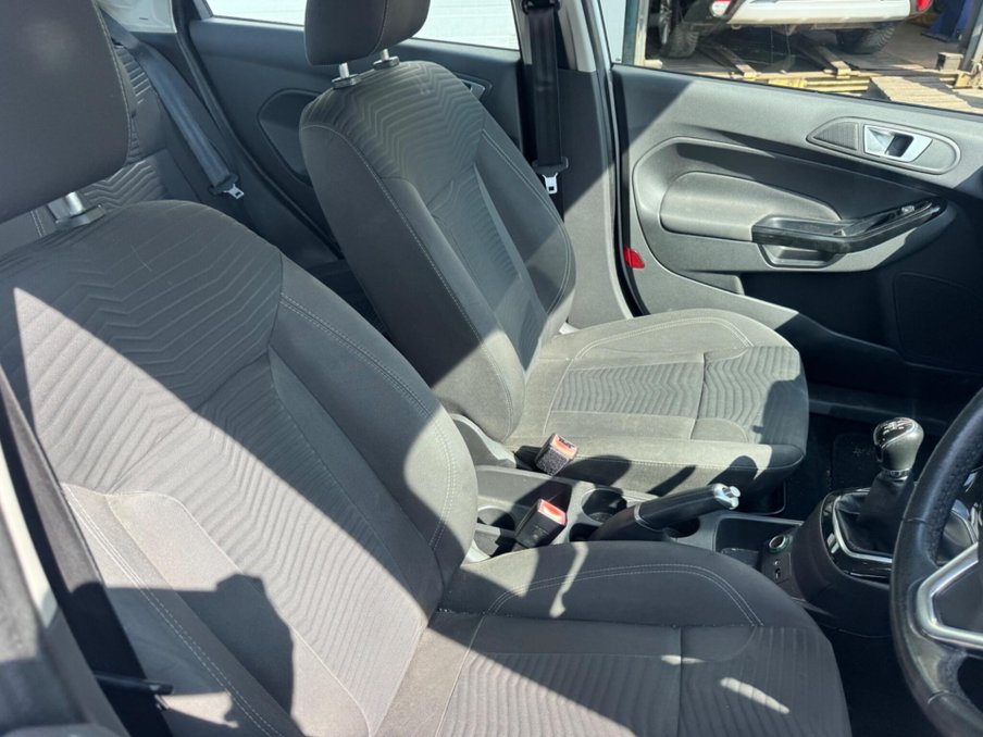 2015 Ford Fiesta — image 8