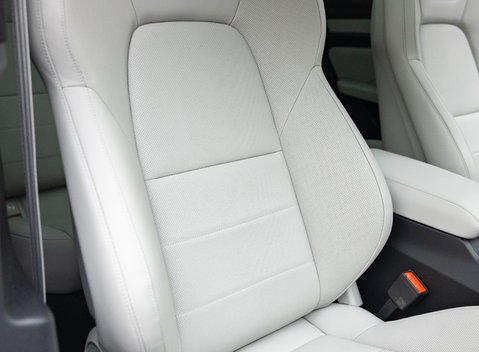 Porsche Macan Turbo Electric 13
