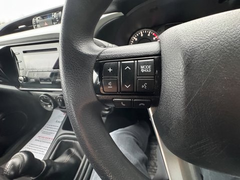 Toyota Hilux Active | 2.4 LT | Double Cab | Tow Bar | Camera | Air Con | 19