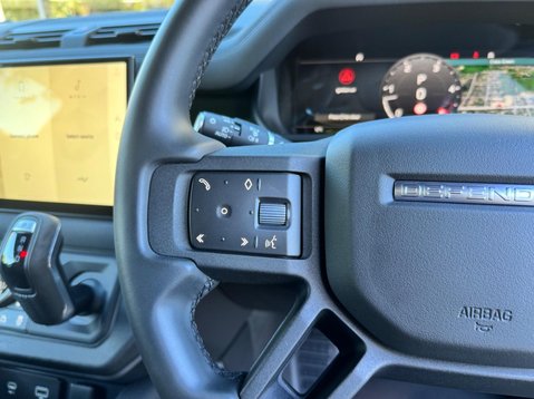 Land Rover Defender 75TH LIMITED EDITION 22