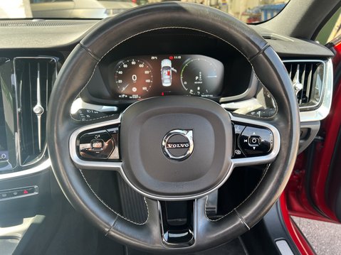 Volvo S60 2.0 B5 MHEV R-Design Saloon 4dr Petrol Hybrid Auto Euro 6 (s/s) (250 ps) 20