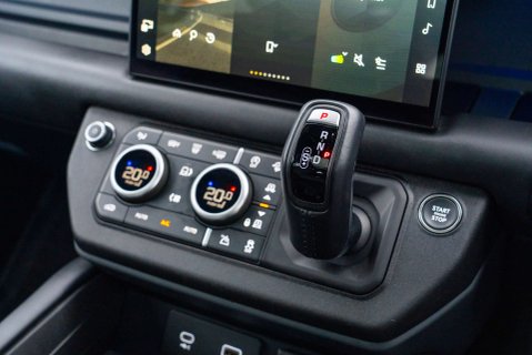 Land Rover Defender D300 X-Dynamic HSE URBAN 15