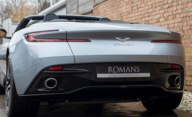 Aston Martin DB11 Volante 24