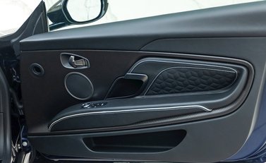 Aston Martin DBS Superleggera 18