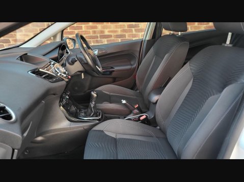 Ford Fiesta TITANIUM 26
