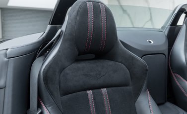 Aston Martin V8 Vantage ROADSTER 19