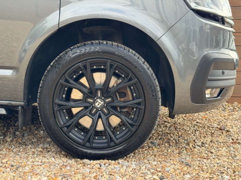 Volkswagen Transporter 2.0 Transporter T30 Highline TDI Semi-Auto 14