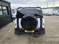 Land Rover Defender S MHEV 9