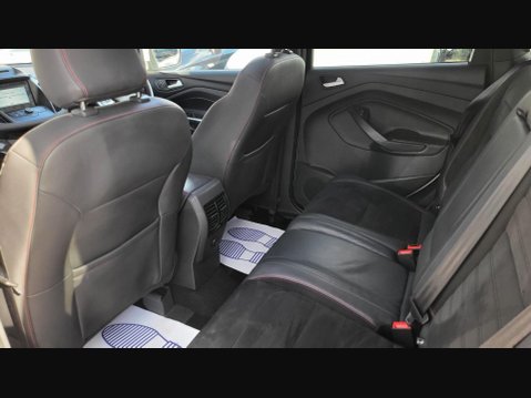 Ford Kuga ST-LINE X 18