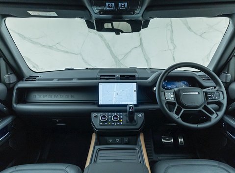 Land Rover Defender 110 D300 X 16