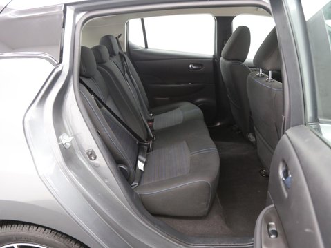 Nissan LEAF 40kWh Acenta Auto 5dr 23