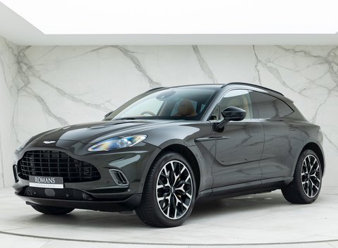 Aston Martin DBX 6