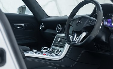 Mercedes-Benz SLS AMG 17