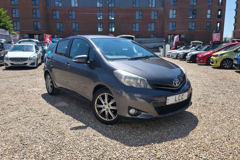 Toyota Yaris VVT-I SR.. AUTOMATIC.. 5 SERVICES.. STUNNING EXAMPLE..  1