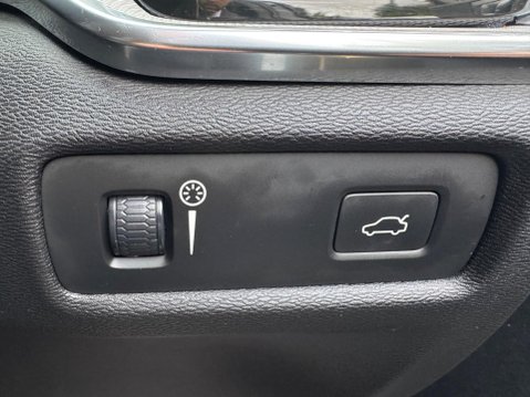 Volvo V60 2.0 D4 R-Design Auto Euro 6 (s/s) 5dr 47