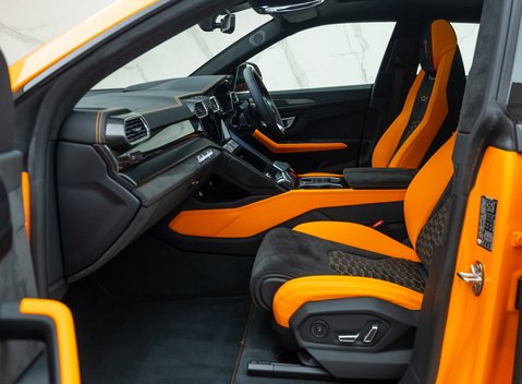 Lamborghini Urus Pearl Capsule 19