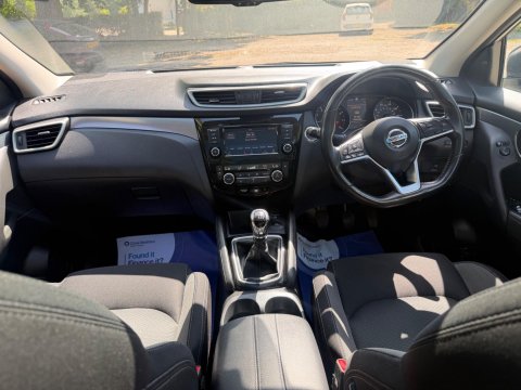 Nissan Qashqai 1.3 DIG-T N-Connecta Euro 6 (s/s) 5dr 10