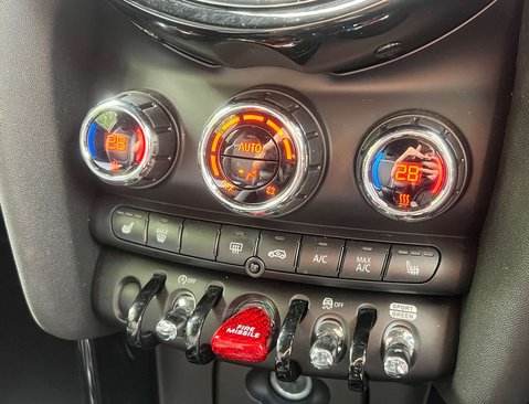 Mini Hatch 2.0 John Cooper Works Auto 3dr 23
