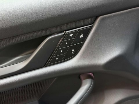 Porsche Taycan Performance 79.2kWh Saloon 4dr Electric Auto RWD (408 ps) 46