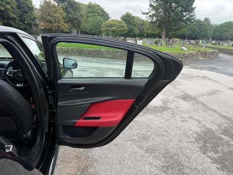Jaguar XE 2.0 XE R-Sport D AWD Auto 4WD 4dr 18