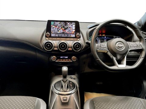 Nissan Juke 1.6 N-Connecta SUV 5dr Petrol Hybrid Auto Euro 6 (143 ps) Alloys - Air Con 19