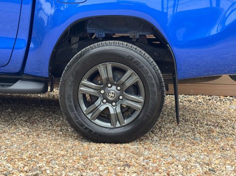 Toyota Hilux 2.4 HI-Luxury Icon D-4D 4WD Double Cab Auto 4WD 5dr 19