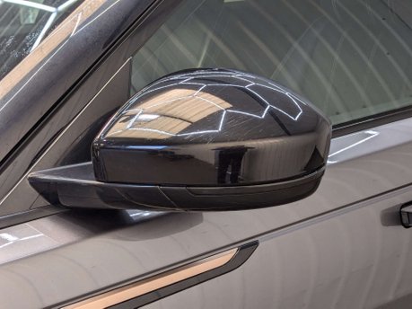 Land Rover Range Rover Velar 2.0 Range Rover Velar R-Dynamic SE D180 Auto 4WD 5dr 30