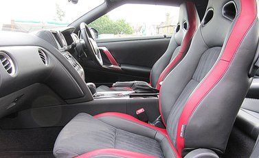 Nissan GT-R Premium Edition 13