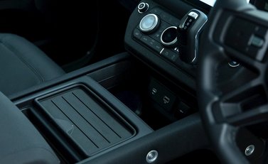 Land Rover Defender 110 75th Anniversary P400e 19