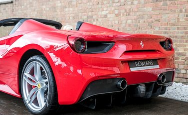 Ferrari 488 Spider 24