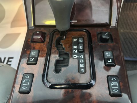 Mercedes-Benz SL Series SL320 12