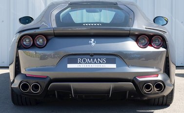 Ferrari 812 Superfast 5