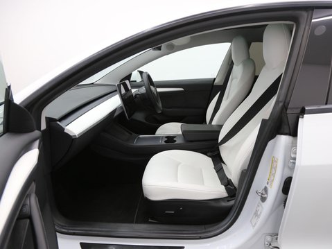 Tesla Model 3 (Dual Motor) Long Range Auto 4WDE 4dr 19