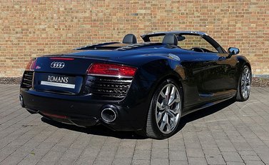 Audi R8 V10 Spyder 9